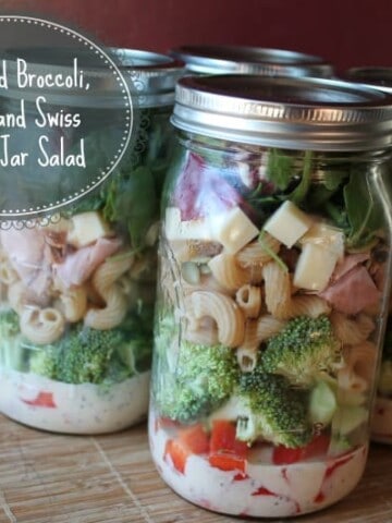 Spinach Pasta Salad in a Jar - Organize Yourself Skinny