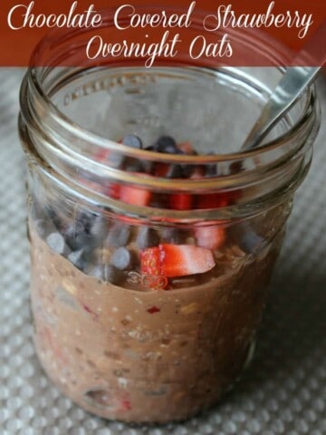 Chocolate Covered Strawberry Overnight Oats. Oatmeal in a Jar Recipe