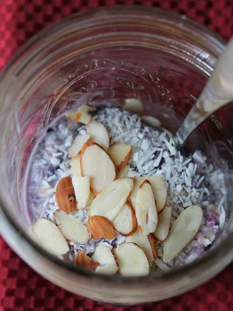 Overnight blueberry oats. Oatmeal in a Jar Recipe