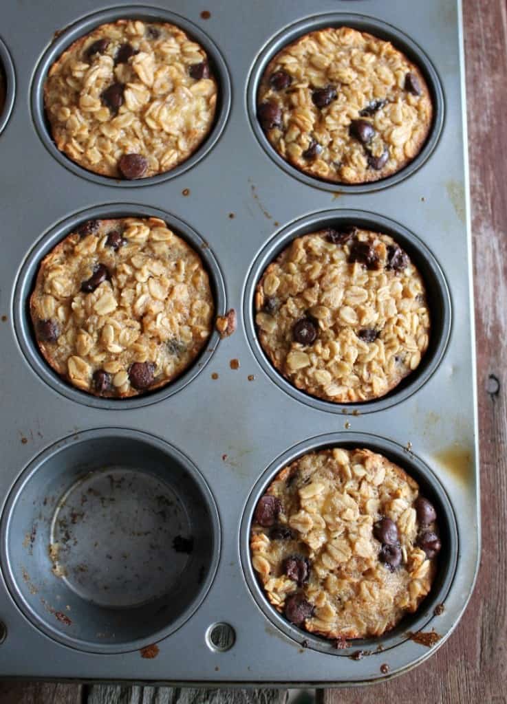 Banana and Chocolate Chip Baked Oatmeal Cups 