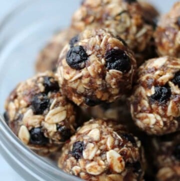 Healthy No-bake Blueberry Banana Energy Bites