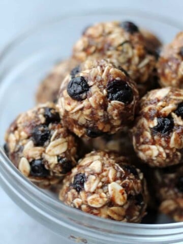 Healthy No-bake Blueberry Banana Energy Bites