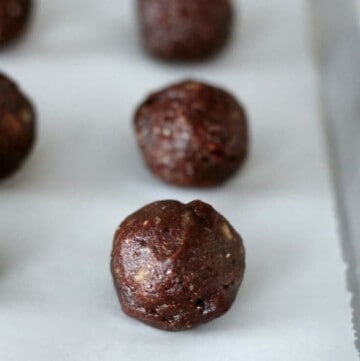 Dark Chocolate and Cherry No-Bake Energy Bites