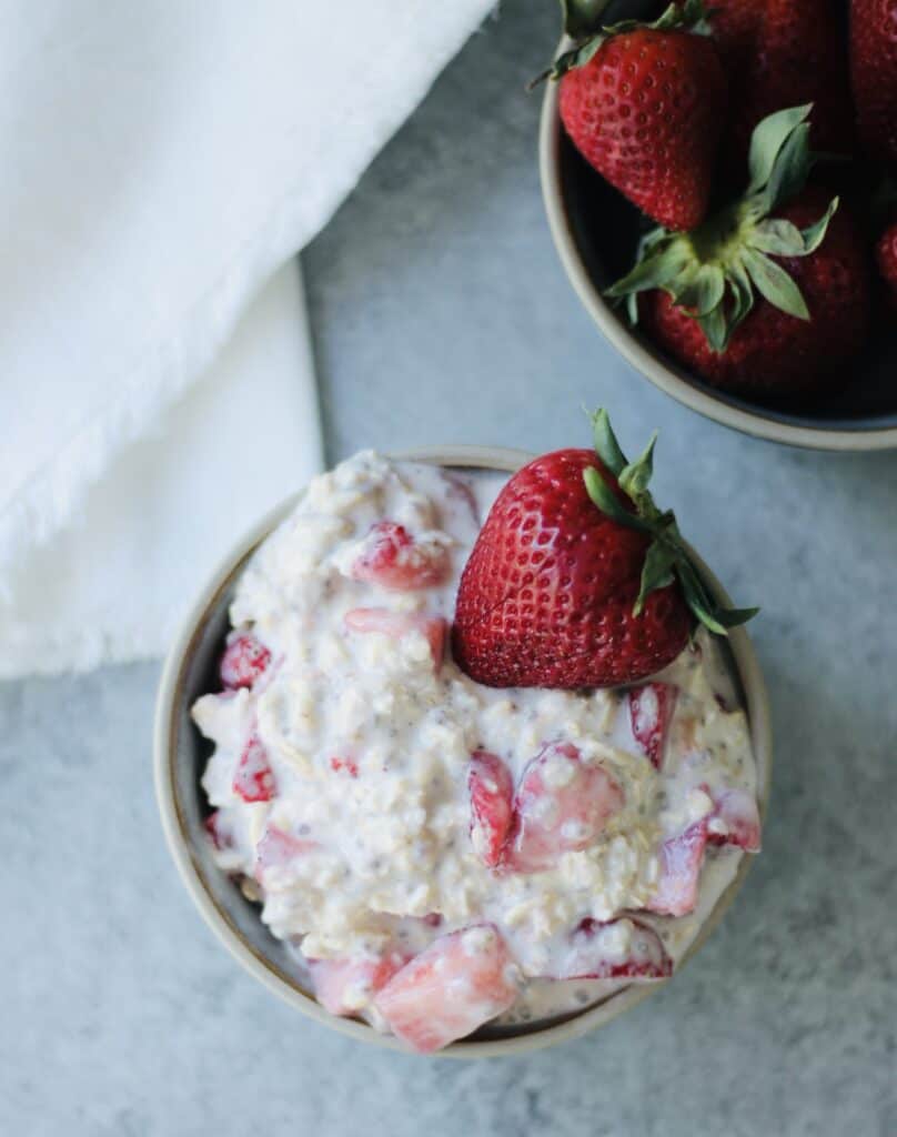 Strawberry cheesecake overnight oats as a clean eating meal prep option