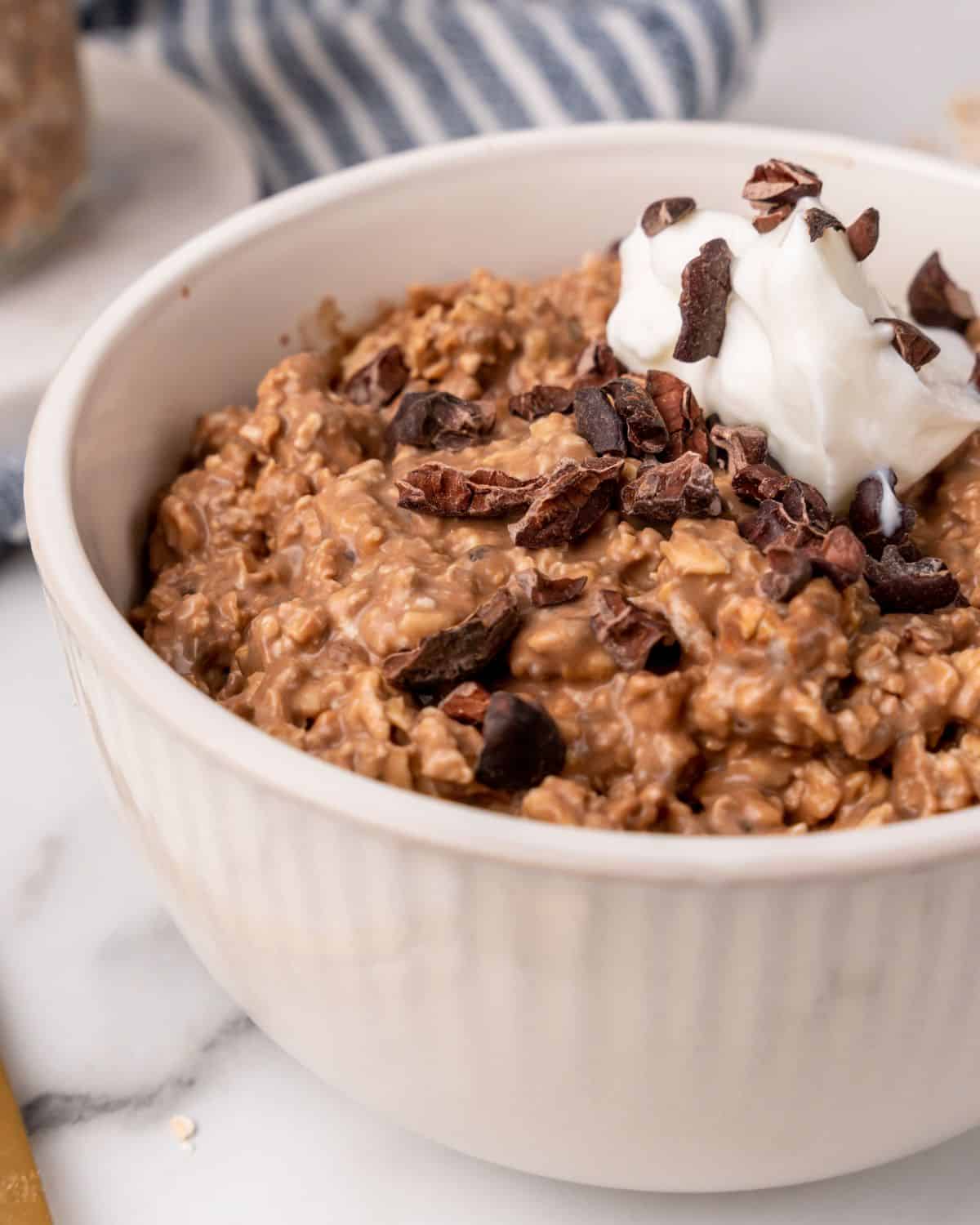 closeup picture of chocolate overnight oats.