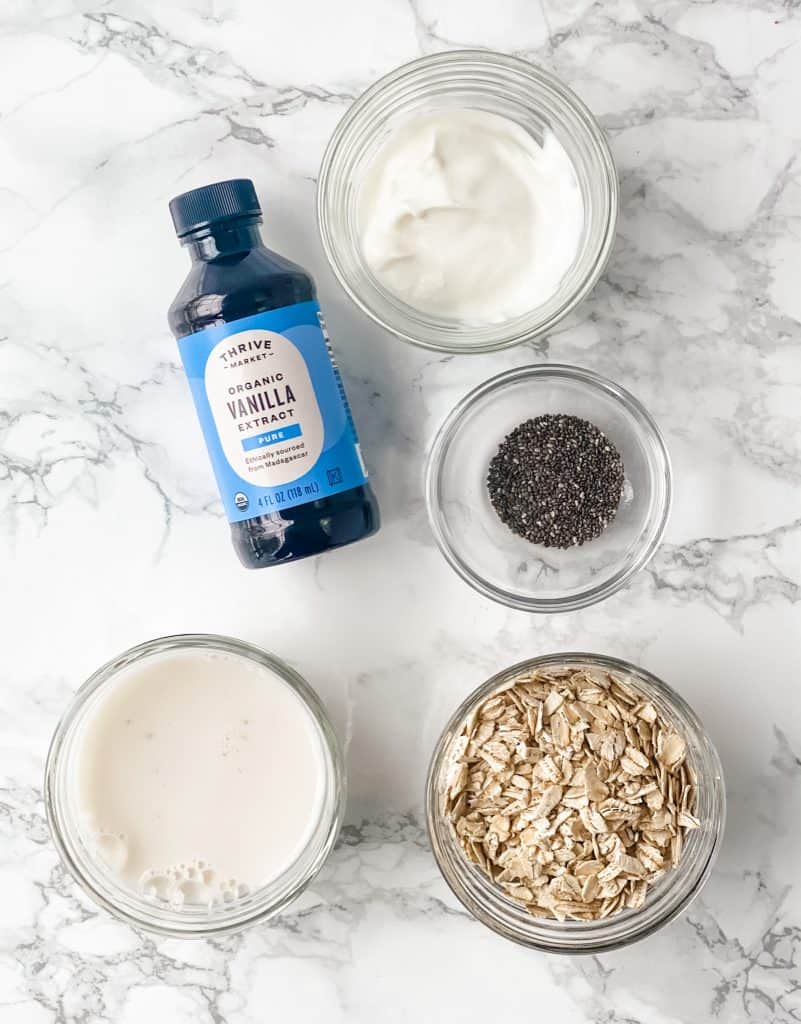 ingredientes para la avena de vainilla durante la noche