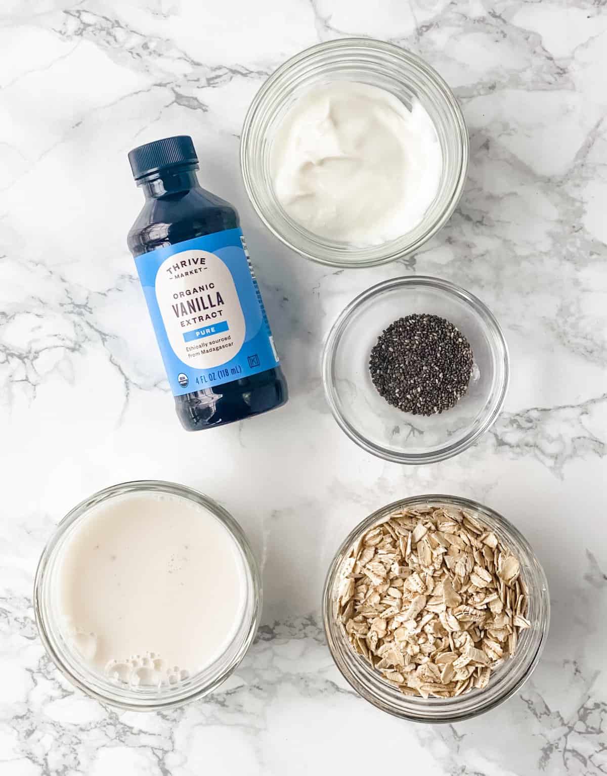 ingredients for vanilla overnight oats