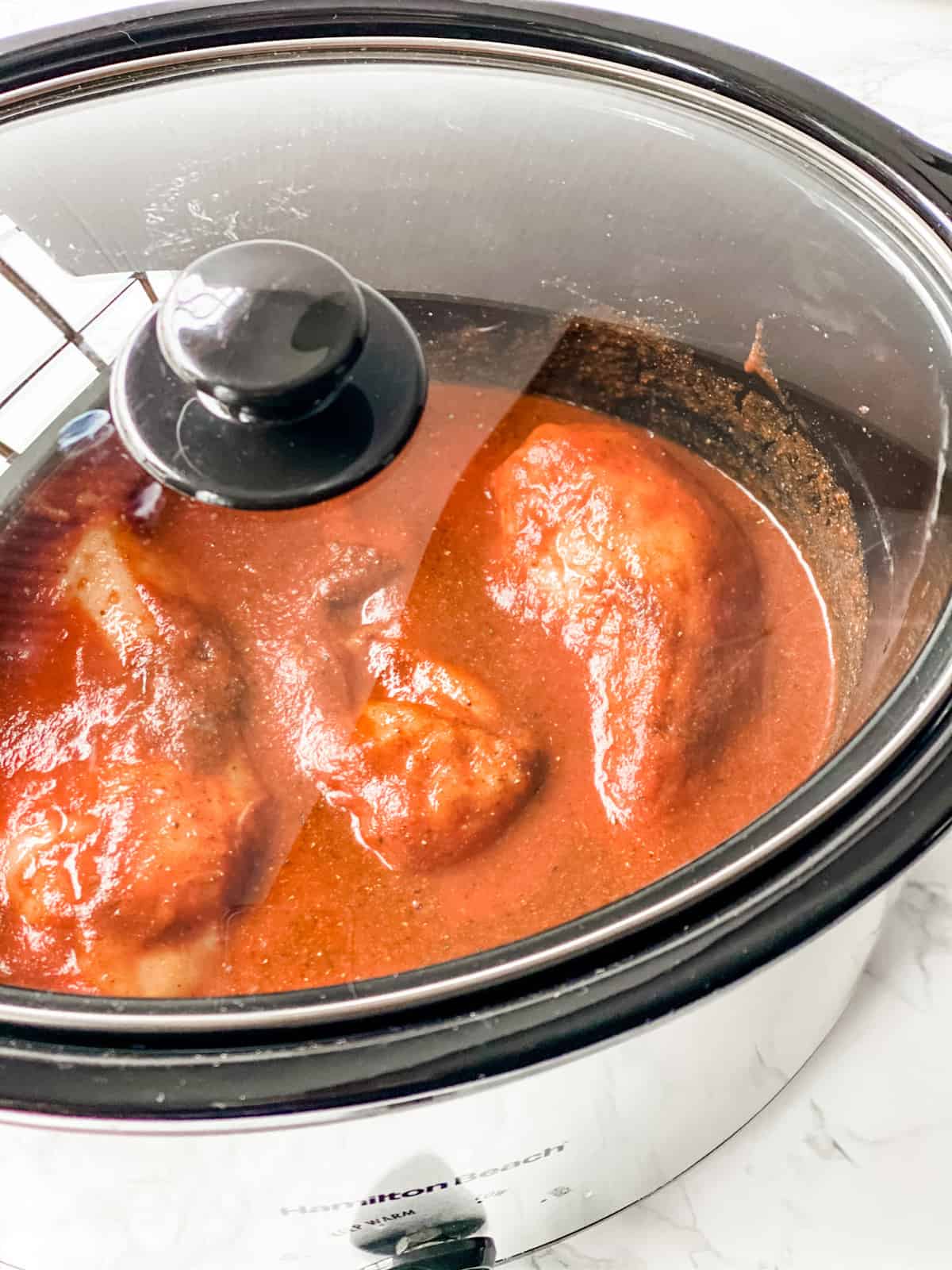 cover slow cooker with chicken in it