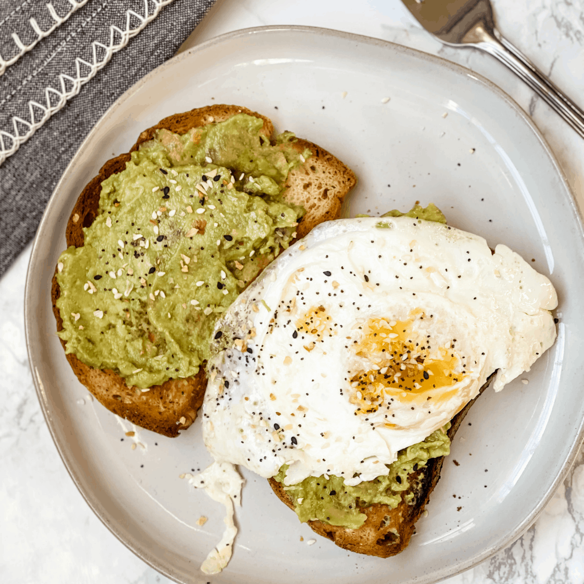 avocado toast with egg