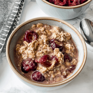 Cherry overnight oats