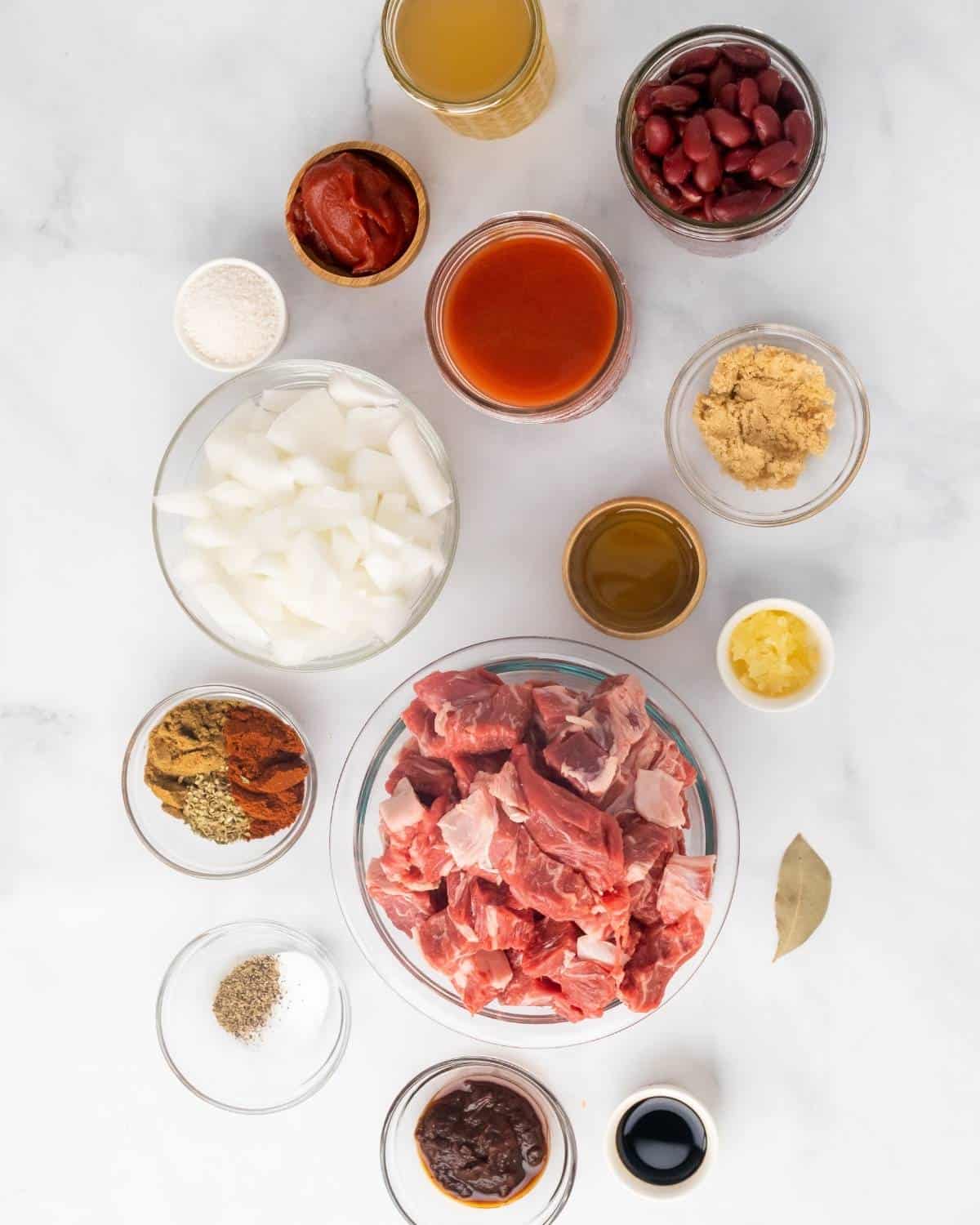 ingredients for the slow cooker chuck roast chili