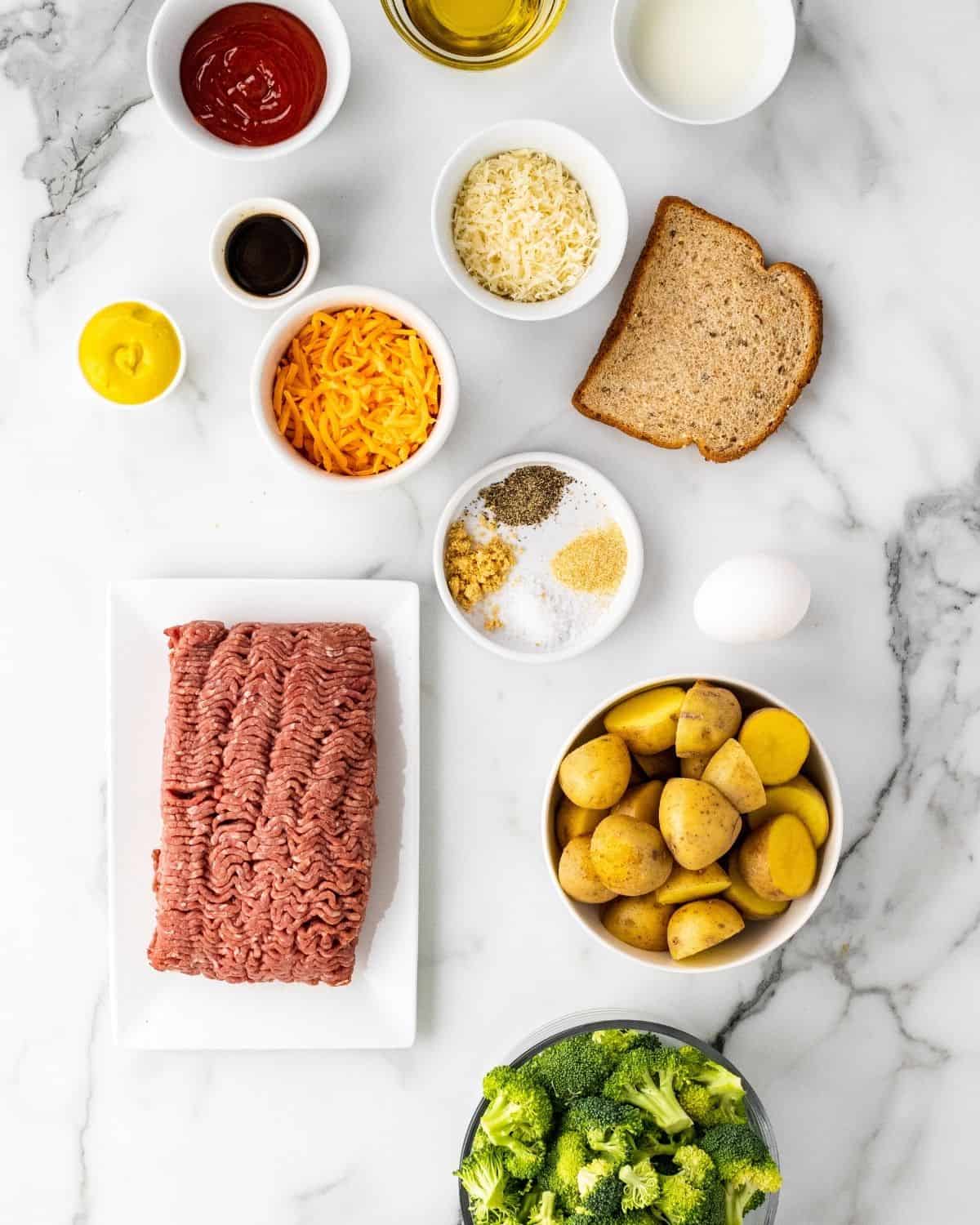 ingredients to make a mini meatloaf recipe