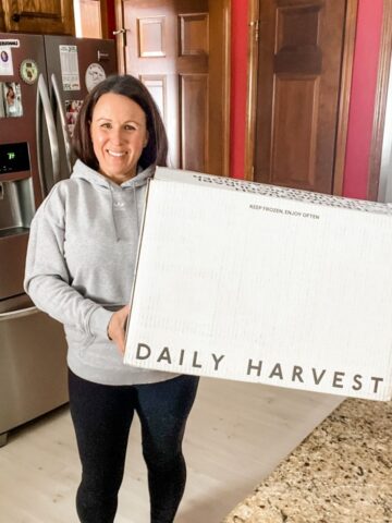 Tammy overhoff holding her daily harvest box for her review