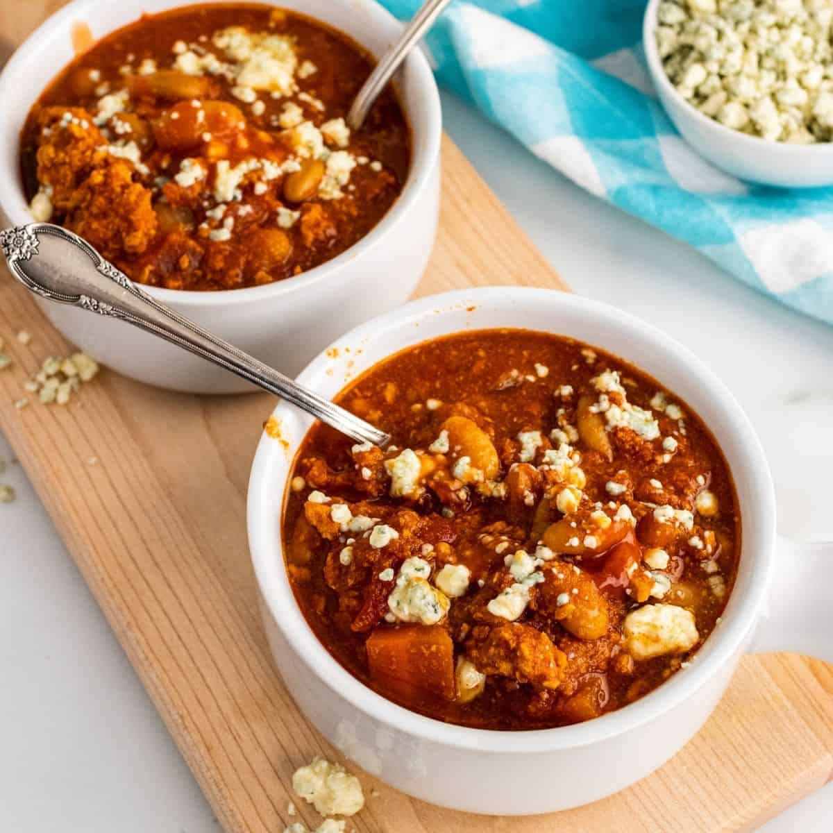 slow cooker buffalo chicken chili