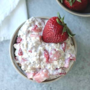 strawberry cheesecake overnight oats