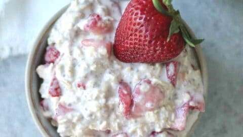 strawberry cheesecake overnight oats