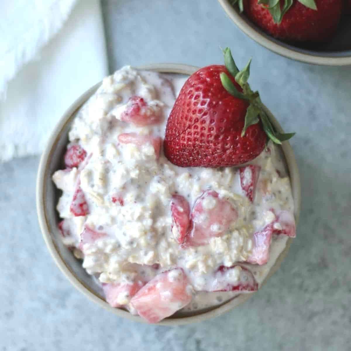 Strawberry Cheesecake Overnight Oats