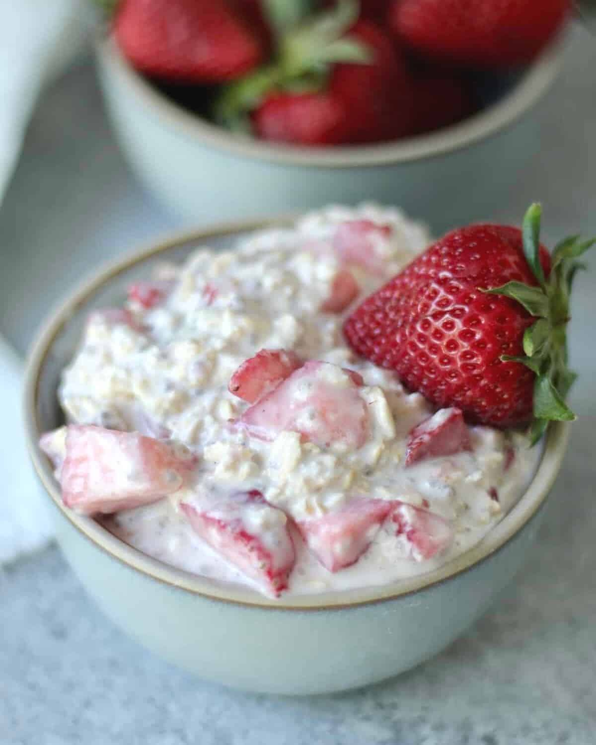 close-up picture of strawberry cheesecake overnight oats.