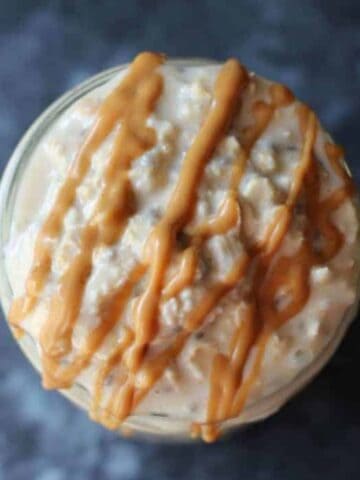 overhead picture of peanut butter overnight oats