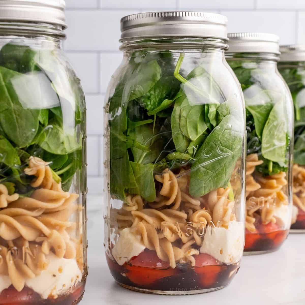 how to make a mason jar salad tutorial.