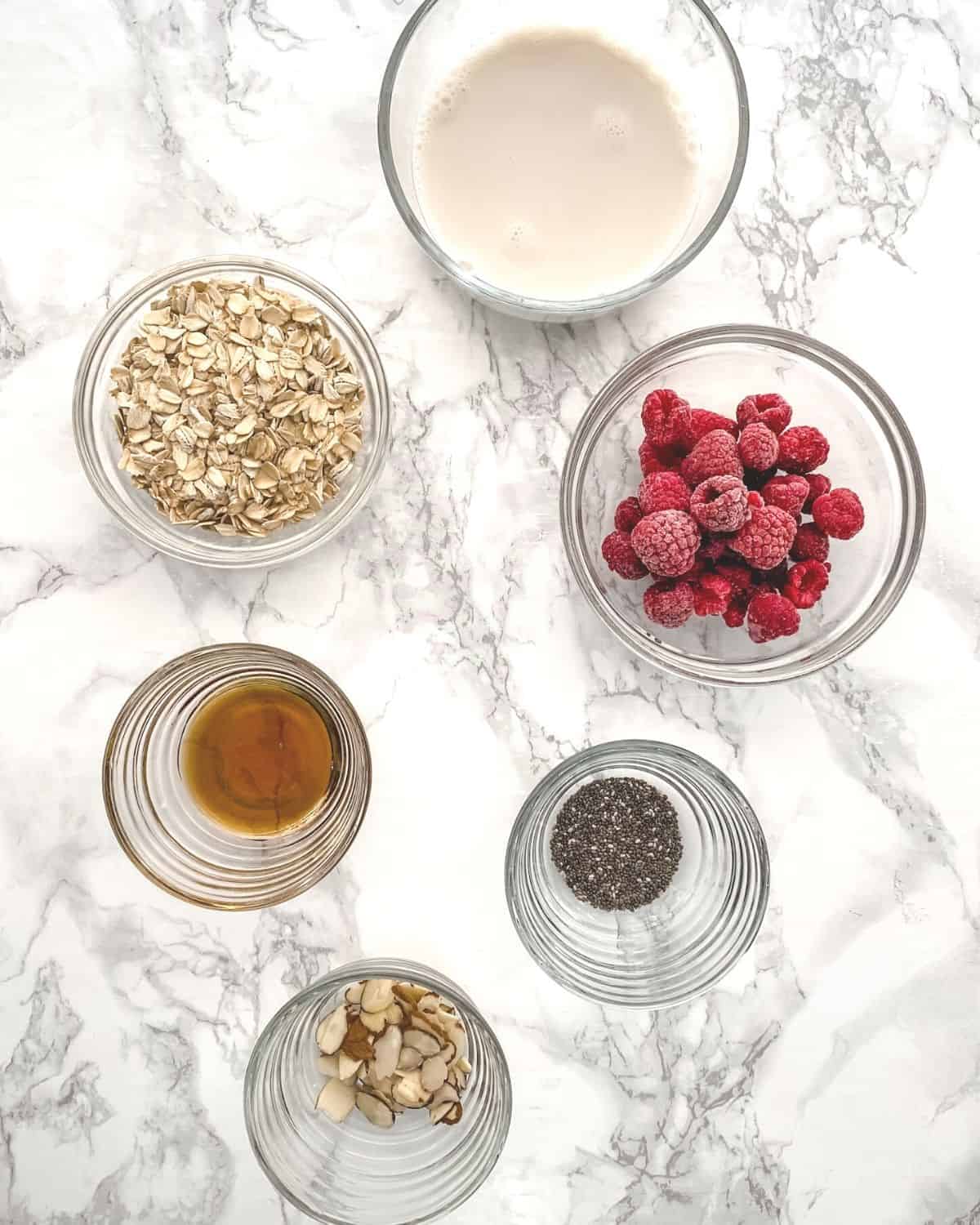 ingredients to make overnight oats