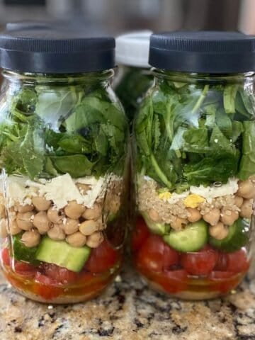 mason jar salad with chickpeas