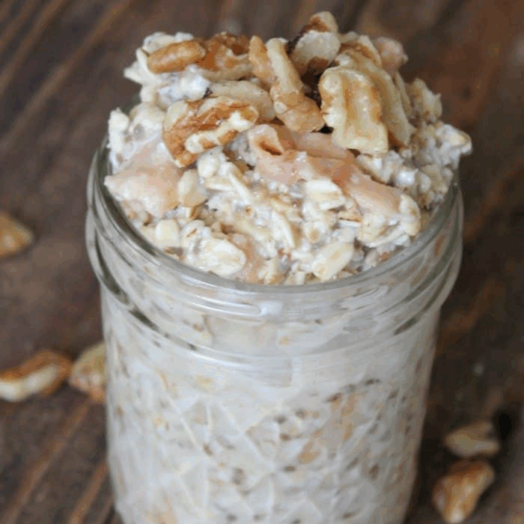 apple cinnamon overnight oatmeal in mason jar