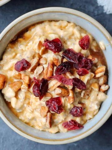 overhead picture of pumpkin overnight oats