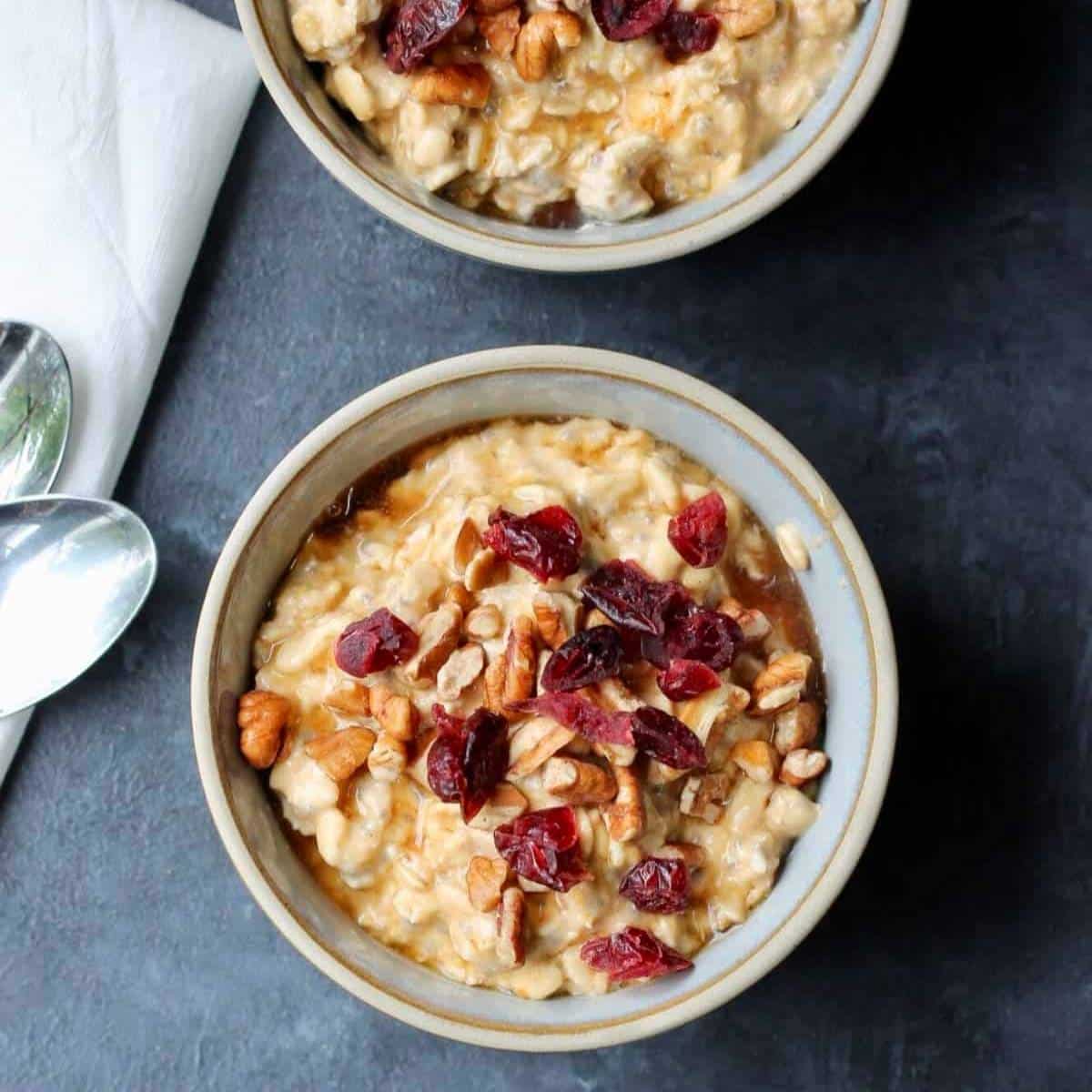 overhead pictures of two bowls of pumpkin overnight oats.