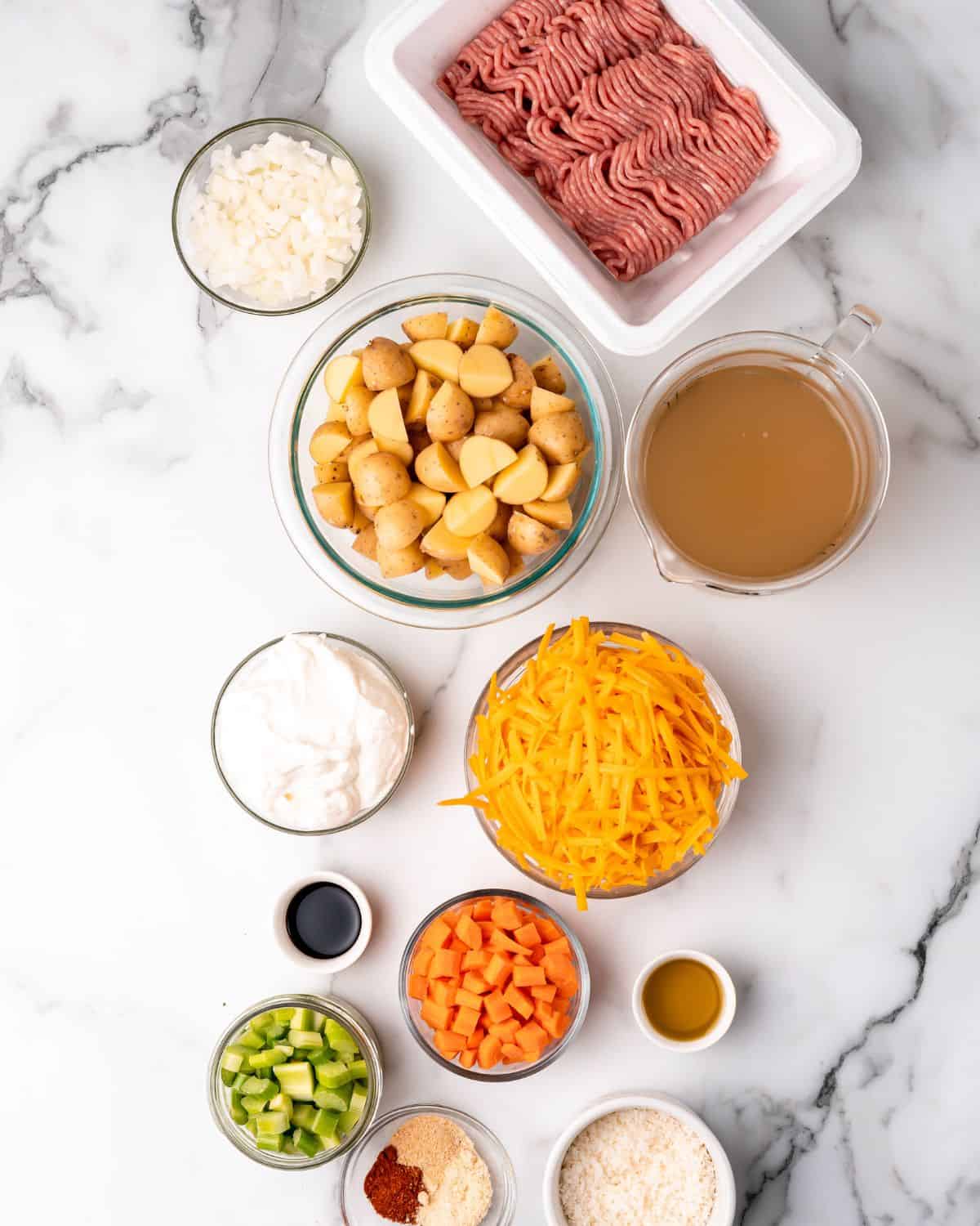 ingredients to make easy cheeseburger soup with ground turkey.