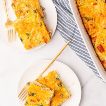 overhead picture of vegetarian breakfast casserole.