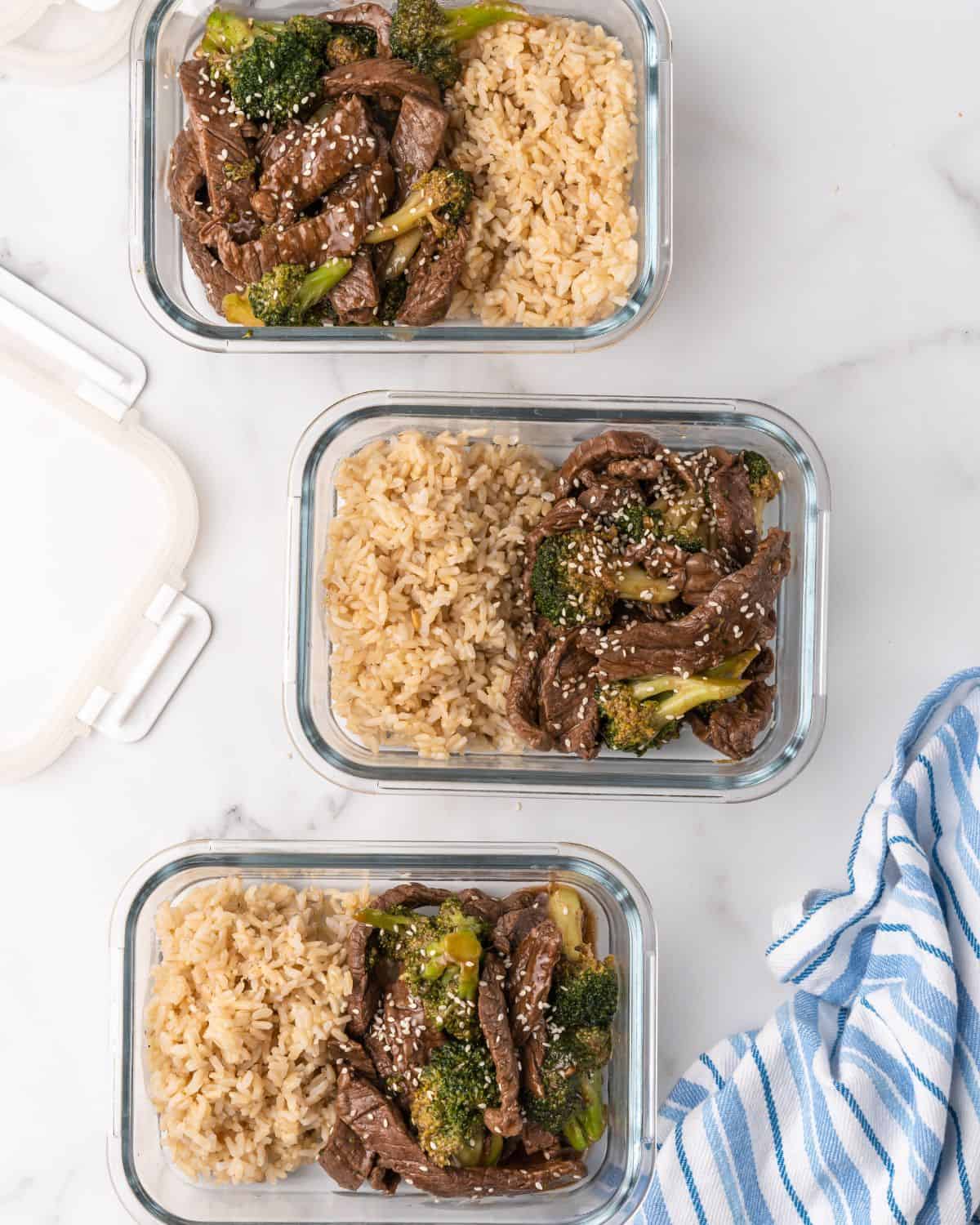 overhead view of beef and broccoli meal prep bowls