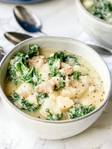 Healthy zuppa toscana soup in a bowl.