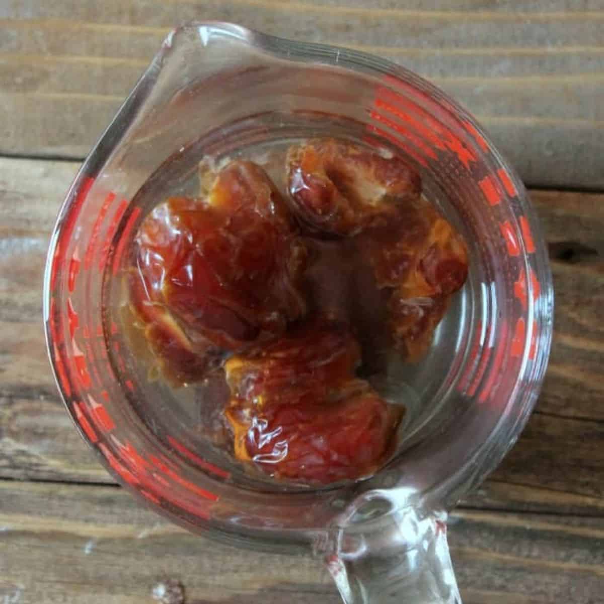dates in water.