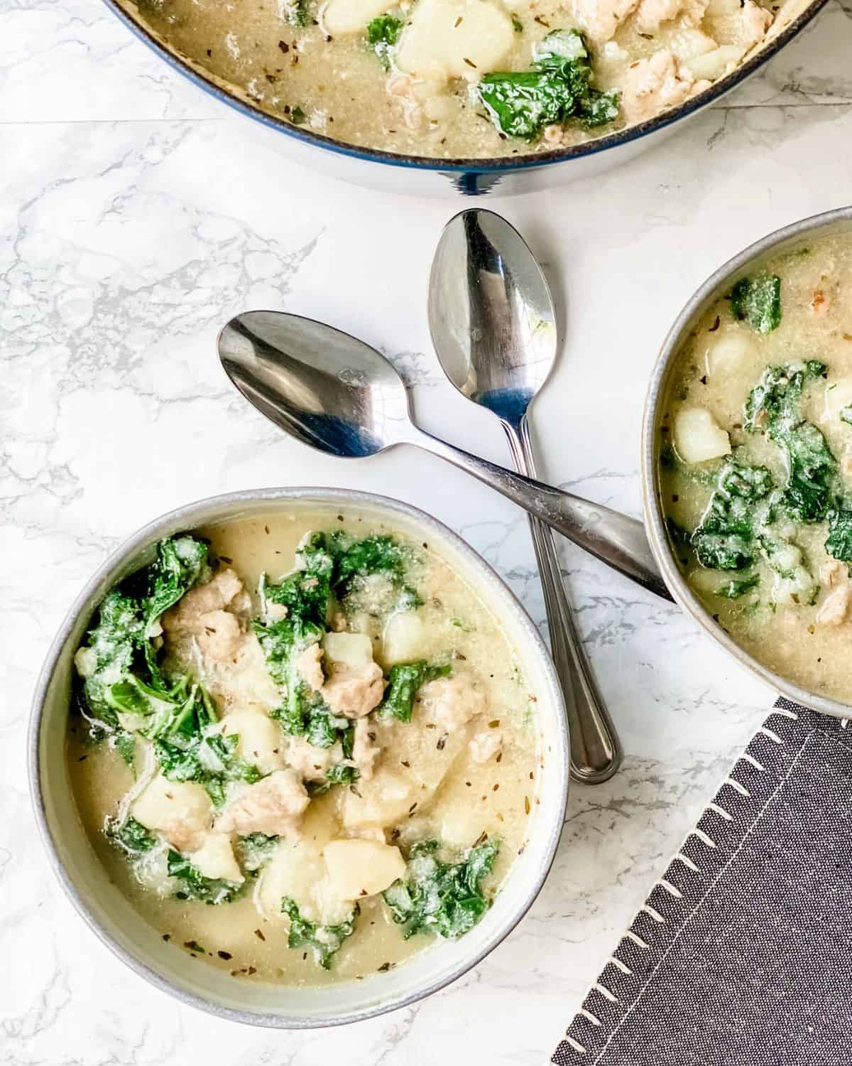 overhead picture of healthy zuppa toscana in bowls.