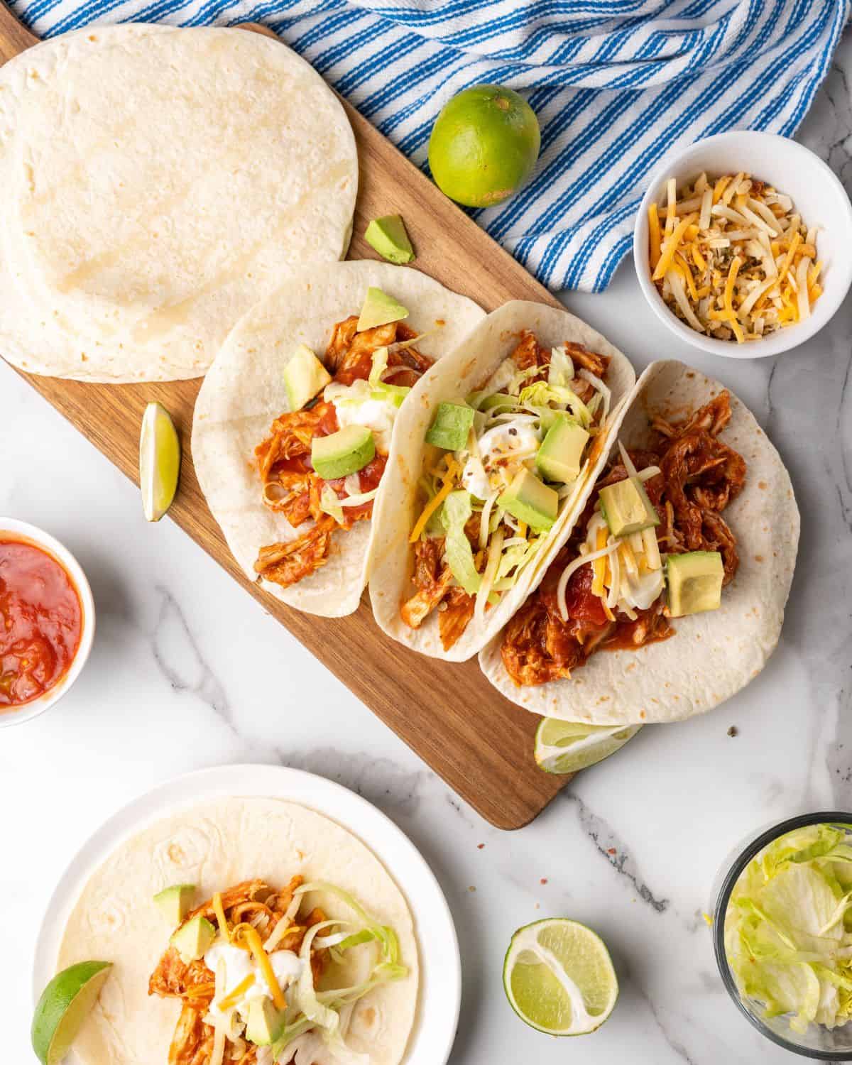 overhead view of chicken tacos