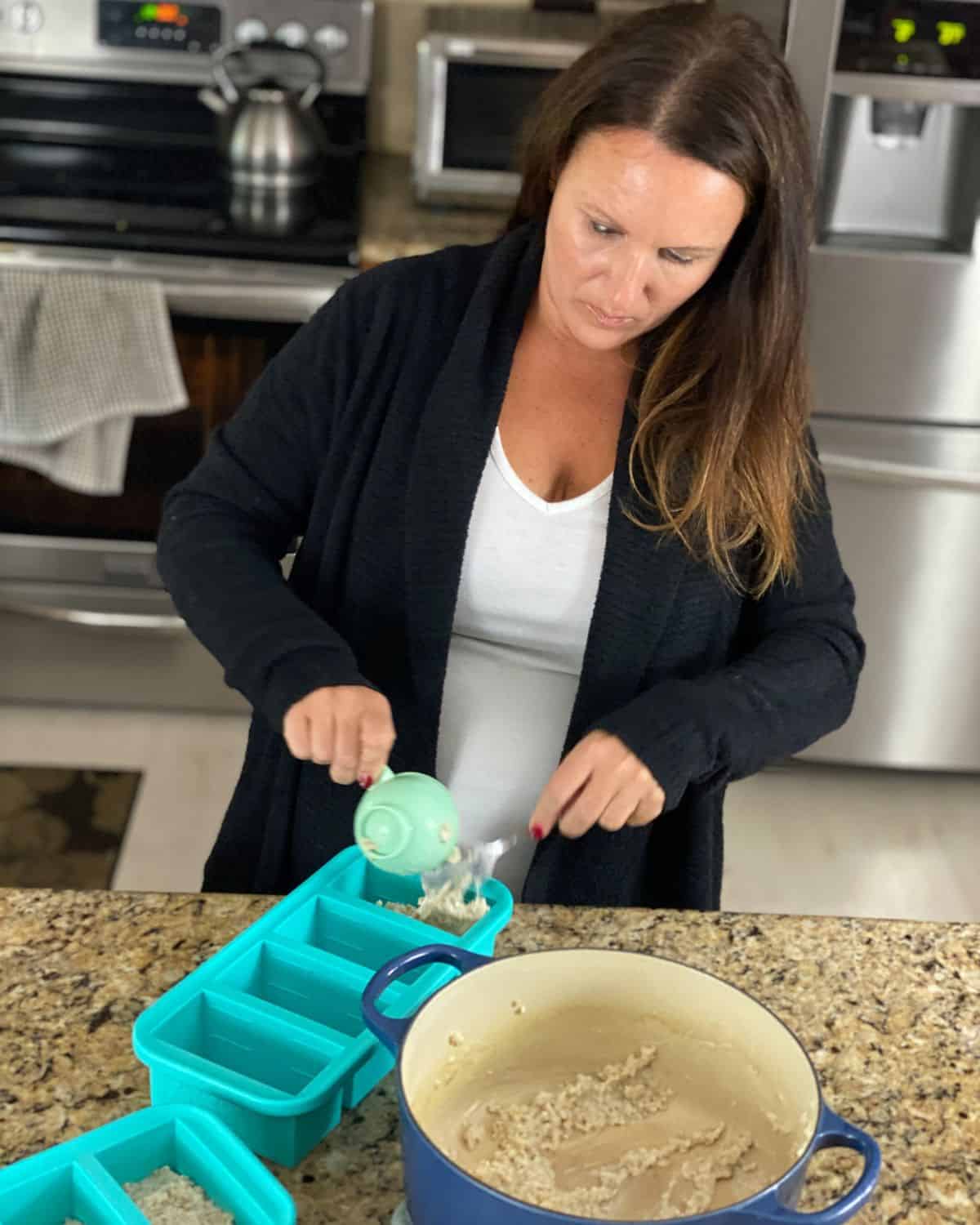 tammy placing oatmeal into souper cubes.