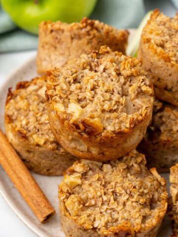 apple cinnamon baked oatmeal cups.