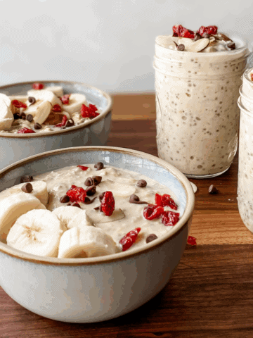 protein overnight oats in bowls and mason jars